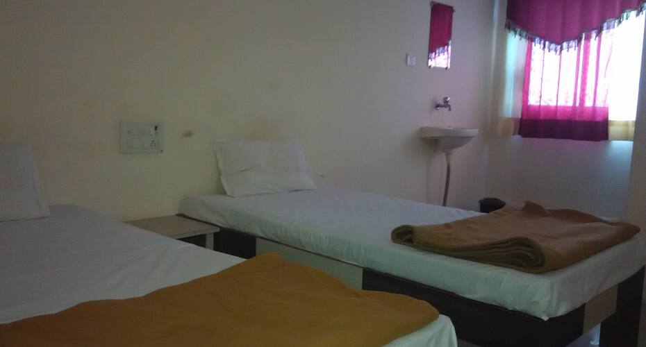 Hotel Amiras, Mount Abu 3
